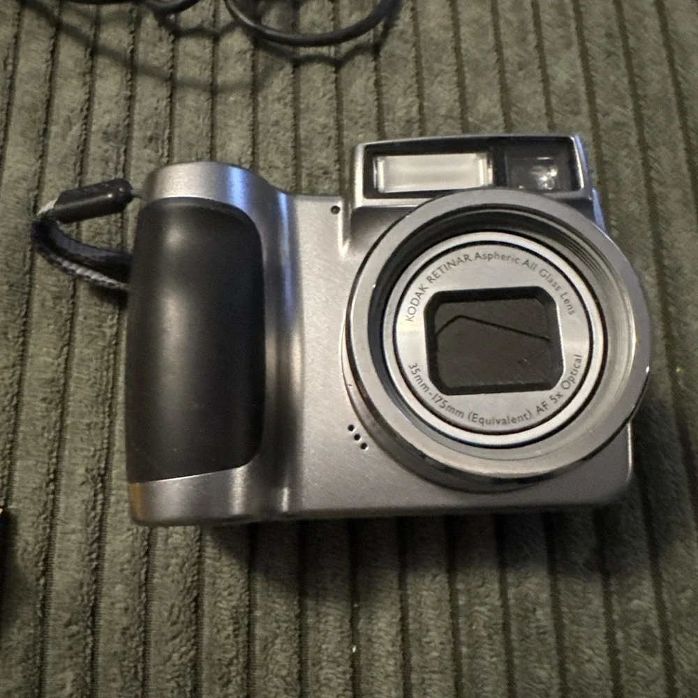 Kodak Digital Camera EasyShare Z700 4.0MP Silver Tested Case Cords